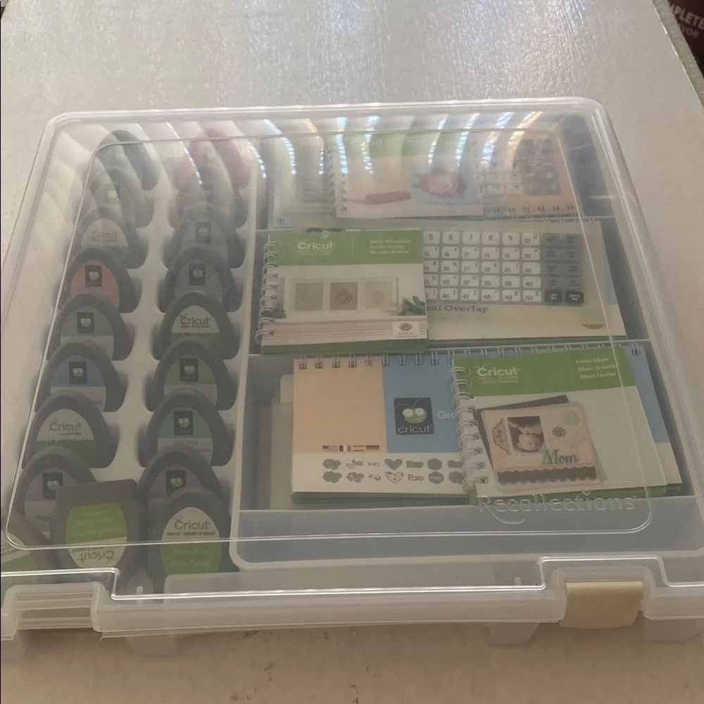Cricut 19 Cartridges, 19 Booklets, 14 Overlay plus 1 Universal Overlay in case.